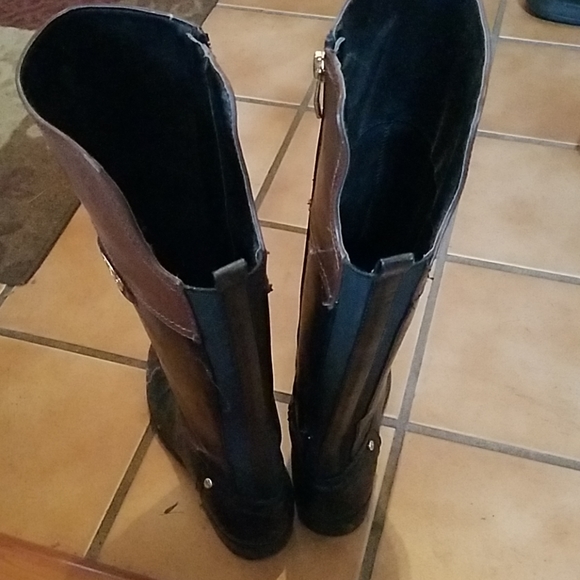 Brown and black tall boots - Picture 3 of 8